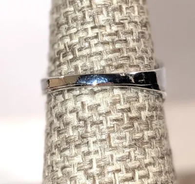 **NEW ARRIVAL** Size 10½ PURPLE & BLUE and More "Mottled" Oval Cabochon 4-Prong Stone RING with a 3-Line Band in a Silver...