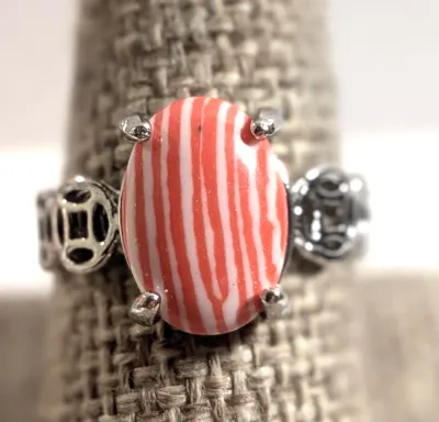 **NEW ARRIVAL** Size 9½ RED & WHITE "Striped" Oval Cabochon 4-Prong Stone RING with a "Square in a Circle" Band...