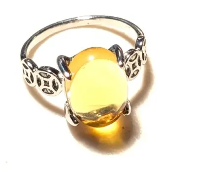 **NEW ARRIVAL** Size 9¼ LEMON YELLOW GLASS STONE 4-Prong RING with a "Square in a Circle" Band in a Silver Tone (3.9g)