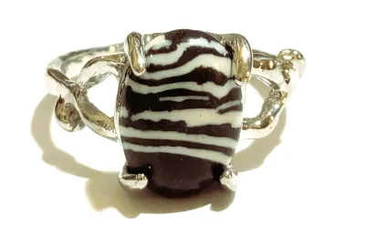 **NEW ARRIVAL** Size 8¾ BLACK & WHITE "Striped" Oval Cabochon 4-Prong Stone RING with Up/Down Band "KNOBS" on a...