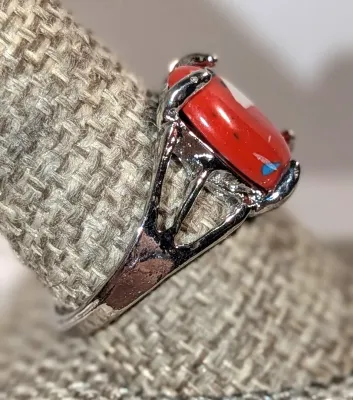 **NEW ARRIVAL** Size 10 RED & WHITE and More "Mottled" Oval Cabochon 4-Prong Stone RING with a 3-Line Band in a Silver Tone...