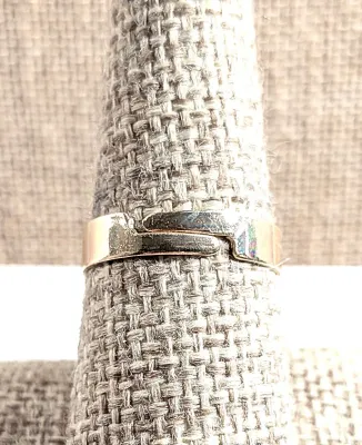 **NEW ARRIVAL** Size 8¼ BLUE Rectangle RING with Jeweled Clear Stones Surround on an ADJUSTABLE SPLIT BAND on a Gold Tone Setting (4.6g)