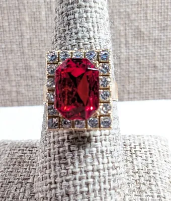 **NEW ARRIVAL** Size 8¼ RED Rectangle RING with Jeweled Clear Stones Surround on an ADJUSTABLE SPLIT BAND on a Gold Tone Setting (4.0g)