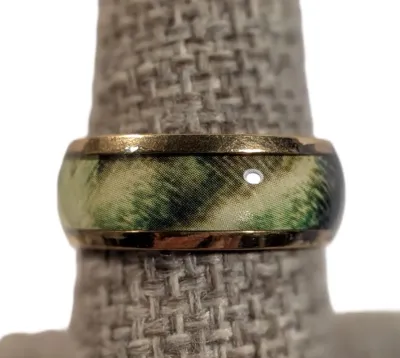**NEW ARRIVAL** Size 7½ Infinity Style "SEAWEED GREEN" RING with Metal Rim of a Gold Tone Band (4.2g)