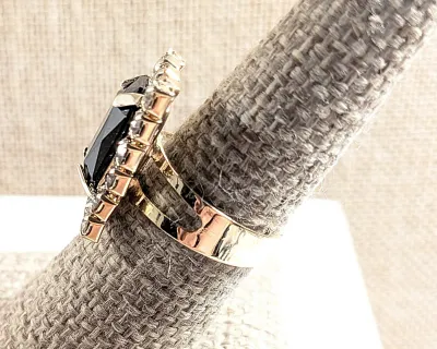 **NEW ARRIVAL** Size 8¼ BLACK Rectangle 4-PRONG RING with Jeweled Clear Stones Surround on an ADJUSTABLE SPLIT BAND on a Gold Tone...