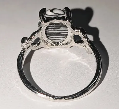 **NEW ARRIVAL** Size 9½ WHITE & BLACK "Striped" Oval Cabochon 4-Prong Stone RING with Up/Down Band "KNOBS" on a...