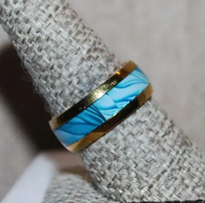 **NEW ARRIVAL** Size 8¼ Infinity Style "BLUE CLOUDS" RING with Metal Rim of a "Brass" Tone Band (4.4g)