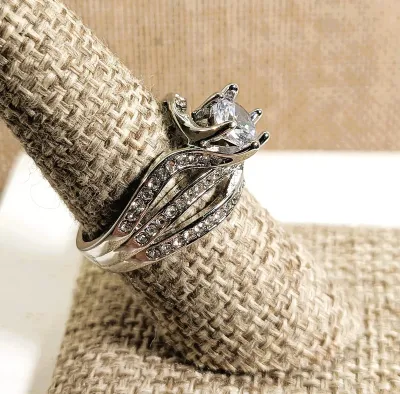 **New Arrival** Size 8 Beautiful Wedding/Engagement RING with Triple Split Band and Large Clear Round 6-Prong Main Stone and Jeweled Side...