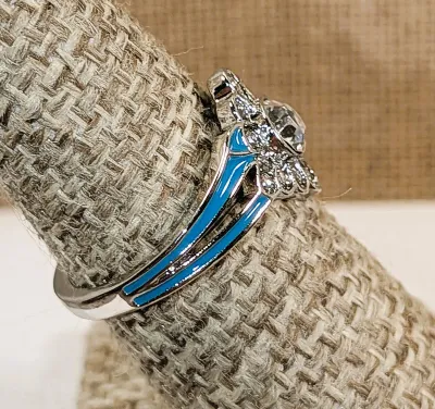**New Arrival** Size 6½ Clear Round Main Stone RING with Enameled Blue/Green Split Sides & Accent Stones Surround on a Silver Tone...