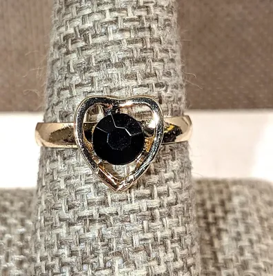 **New Arrival** Size 8½ BLACK Beveled Round Stone in a Heart ADJUSTABLE RING on a Gold Tone Setting & Band (4.0g)