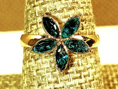 **New Arrival** Size 8-8½ Five Petal Green Stones Flower ADJUSTABLE RING on a Gold Tone Setting & Band (4.8g)