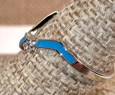 **New Arrival** Size 8½ "V" Shaped RING with Enameled Blue/Green Sides & Accent Stones on a Silver Tone Setting & Band...