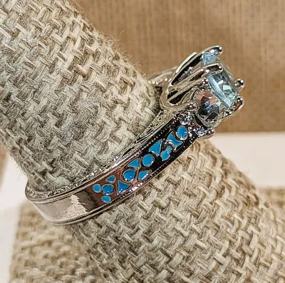 **New Arrival** Size 8½ Light Blue Round Main Stone RING with 2 Clear Side Accents Stones & Enameled Band Design on a Silver Tone...