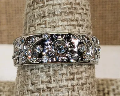 **New Arrival** Size 9 All Silver Colored Bejeweled Graphic Design RING on a Silver Tone Setting & Band (6.9g)