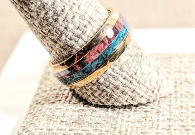 **New Arrival** Size 10¼ Infinity Style Brown& Green Enamel RING with Graphic Design on a Gold Tone Setting and Band (4.9g)