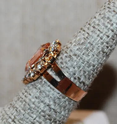 **NEW ARRIVAL** Size 7-7½ Champagne Colored PEAR STONE RING with Full Clear Stones Surround on a Rose Gold SPLIT BAND (2.4g)