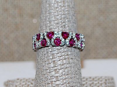 Size 8½ Beautiful Infinity-Style RING with Both Deep Red Round Stones & Clear Stones Band Lines on a Silver Tone Band (6.0g)