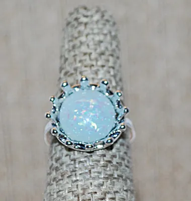 Size 6 ROUND Blue Iridescent Opaque Stone RING with Silver Colored "CROWN" Surround on a Silver Tone BAND (4.6g)