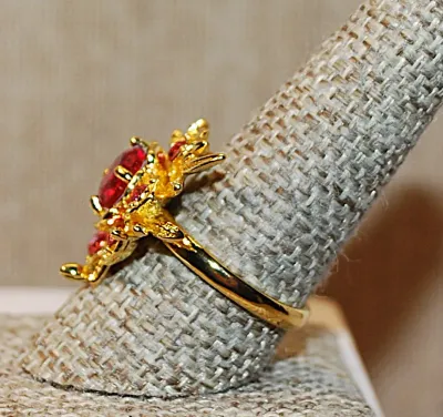 Size 9½ Gold Colored "Spikey" FLOWER RING with Deep PINK Center Stone and 6 Pink Accent Stones on a Gold Tone Setting (8.3g)