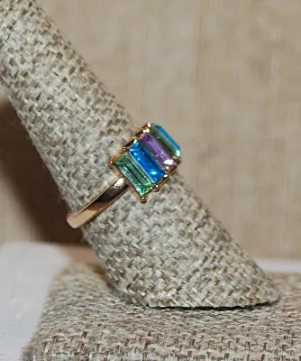Size 8 Multicolor Row of 8 BAGUETTES RING in Blue, Purple & Green Pastel Shades on a Gold Tone Band (2.9g)