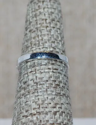 Size 5½ ROUND Blue Iridescent Opaque Stone RING with Silver Colored "Fan" Surround on a Silver Tone Band (4.3g)