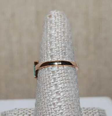 Size 8 Multicolor Set of 8 Pink, Purple, Green + Blue BAGUETTES RING on a Gold Tone Band (2.8g)