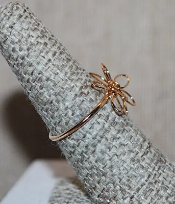 Size 7 Delicate All Wire "FLOWER" RING on a Gold Tone Band (0.8g)