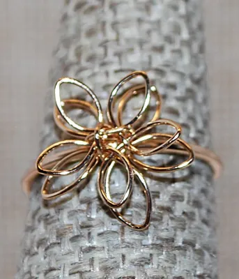 Size 7 Delicate All Wire "FLOWER" RING on a Gold Tone Band (0.8g)