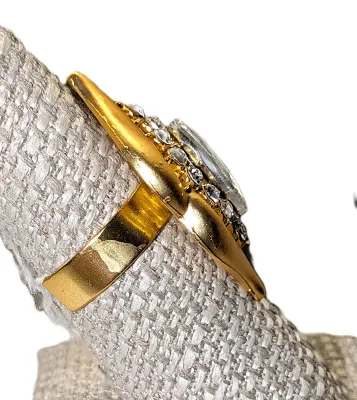 Size 8½ Pointed PRISM PARTY RING with Large Pear Shaped Clear Beveled Stone and Small Stones Surround on a Deep Gold Tone SPLIT BAND (5.9g)