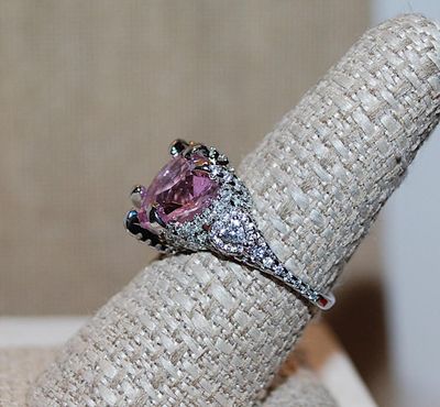 Size 8½ Beautiful Showy PINK HEART RING in a 6-Prong Bejeweled Nest of Stones & Band Accents on a Silver Tone Setting (5.8g)