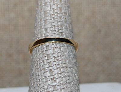 Size 7 Deep PURPLE Colored 12 Prong Long Rectangle Stone RING with Bright Gold Tone Band and Setting (4.9g)