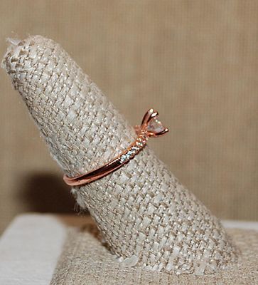 Size 8 Classic Single Round Clear Stone RING with Small Stones Side Band Accents on a ROSE GOLD Setting (2.9g)