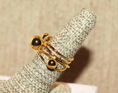 Size 7 "WIRES & GLOBES" RING in an All Gold Tone Setting (3.1g)