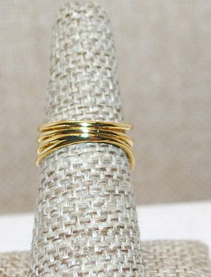 Size 6 Contemporary Style Setting with 2 Round Clear Stones on a Gold Tone Wired Band (4.0g)