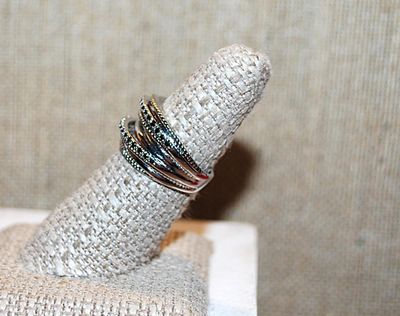 Size 7 Multi "Swirled Lines" RING with 2 Tiny BLACK Stones Lines on a Silver Tone Setting and Band (5.9g)
