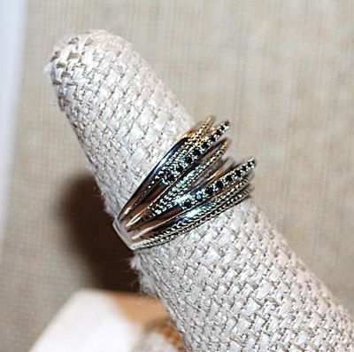 Size 7 Multi "Swirled Lines" RING with 2 Tiny BLACK Stones Lines on a Silver Tone Setting and Band (5.9g)