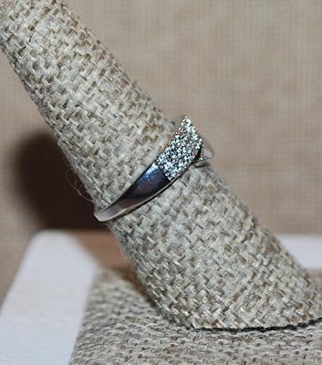 Size 7½ Beautiful Bejeweled Silver Tone Overlapping Band RING (3.0g)