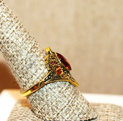 Size 7 Marquise-Cut AMBER COLORED STONE RING with Amber Side Accents and "Bronze Colored Vase" Style Setting (4.0g)
