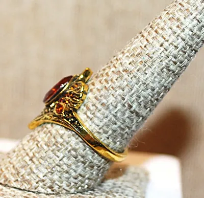 Size 7 Marquise-Cut AMBER COLORED STONE RING with Amber Side Accents and "Bronze Colored Vase" Style Setting (4.0g)