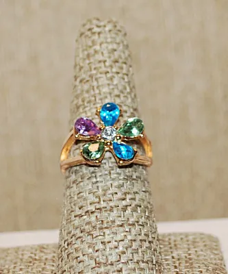 Size 7 Five Petal FLOWER RING with Pink, Green, Clear & Blue Stones on a Gold Tone Band (3.5g)