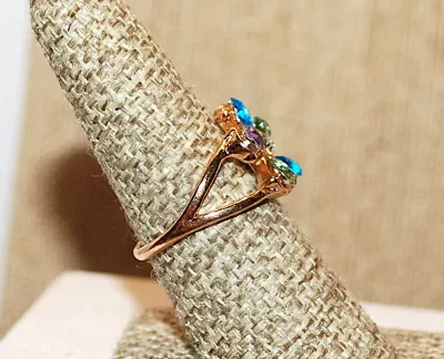 Size 7 Five Petal FLOWER RING with Pink, Green, Clear & Blue Stones on a Gold Tone Band (3.5g)