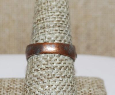 Size 9 Iridescent Beveled & Cupped Stones RING on a Blemished Copper/Silver Tone Band (4.6g)