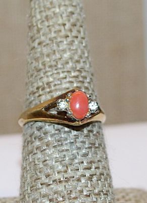 Size 7 Vintage Coral-Style Cabochon RING - Marked 14KT "HGF' (Heavy Gold Filled) on a Gold Band (3.5g)