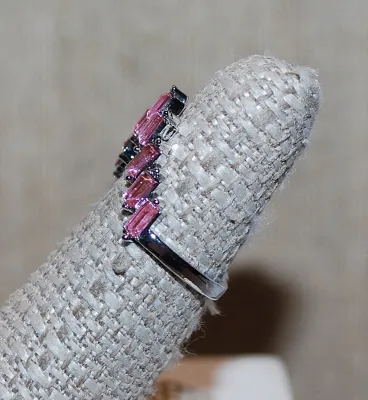 Size 6¼ PINK Set of 9 "BIG LETTER V Shape" BAGUETTES RING on a Silver Tone Band (2.5g)