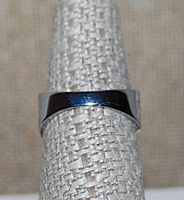 Size 7½ Criss-Cross 5 Lines RING with 4 Jeweled Lines and 1 Slant Line on Silver Tone Setting and Band (4.2g)