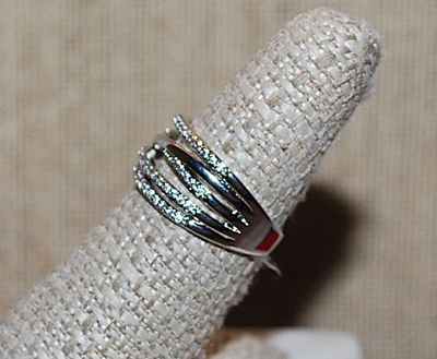 Size 7½ Criss-Cross 5 Lines RING with 4 Jeweled Lines and 1 Slant Line on Silver Tone Setting and Band (4.2g)