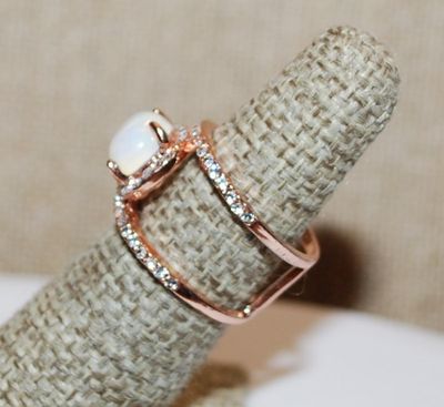 Size 6 Horizontal Light Blue Opaque Center Stone RING Set on Bejeweled Rose Gold Ladder Band (4.3g)