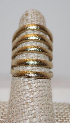 Size 7½ Brushed Gold Tone Ladder-Style Ring (7.7g)