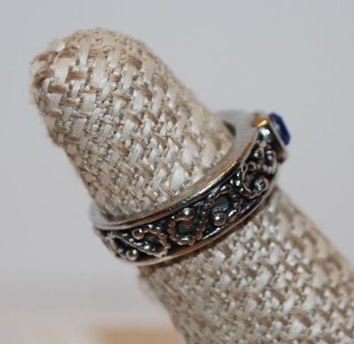 Size 5¼ Beautiful Single Round Blue Stone on a "S Rope" Style Full Band Design (6.6g)