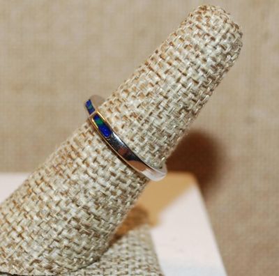 Size 6½ Marked .925 Thin 4 Panel Blue & Green Sections Ring on a Silver Band (2.1g)